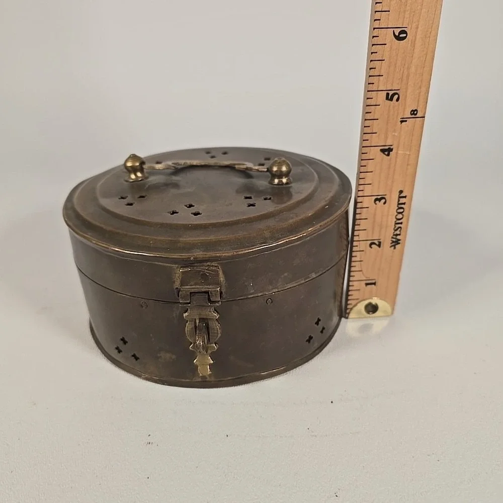 The Unbranded Brand hinge has